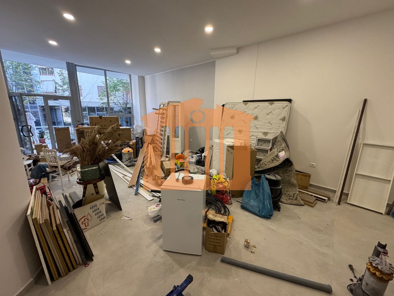 AMBIENT BIZNESI 60 M2 NE VOLLGA , PER QIRA !