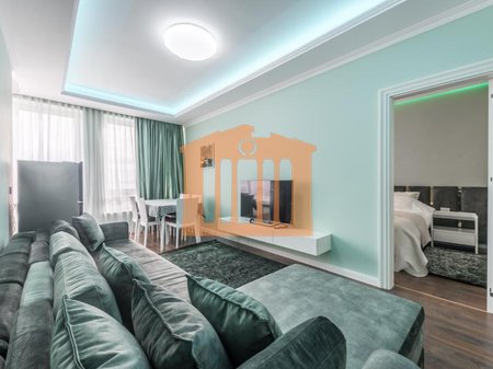 APARTAMENT LUKSOZ NE QENDER TE DURRESIT, PER QIRA!