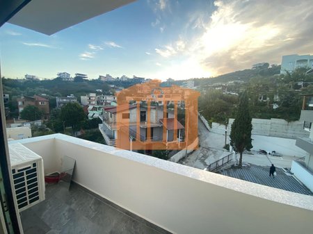 APARTAMENT 1+1+ POST PARKIMI PRANE SPITALIT -DURRES, PER SHITJE!