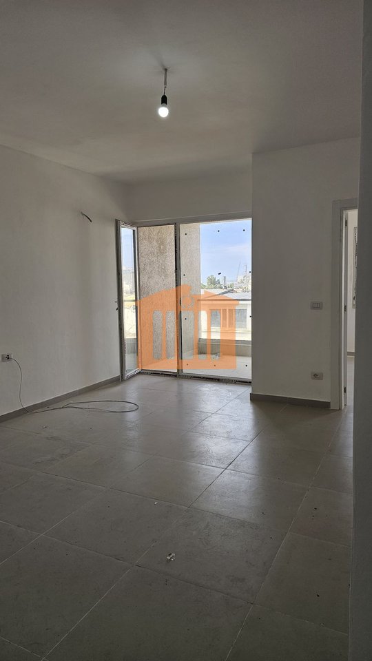 APARTAMENT 2+1  NE GOLEM , PER SHITJE!