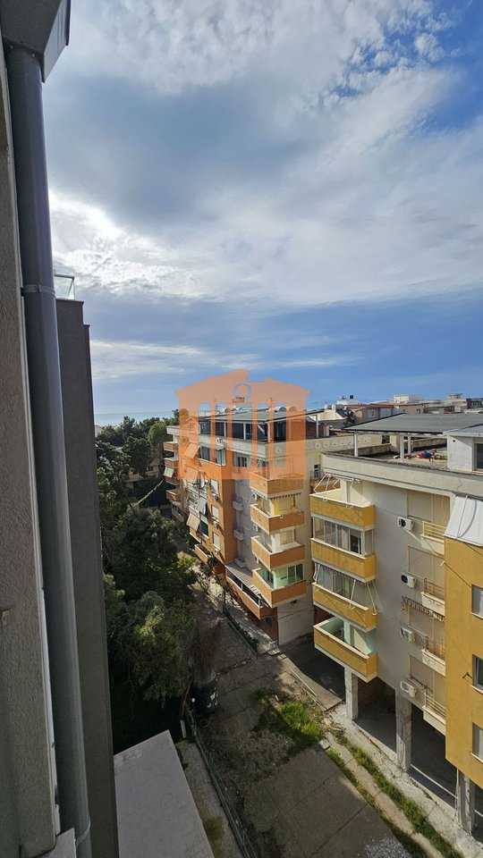 APARTAMENT 2+1  NE GOLEM , PER SHITJE!