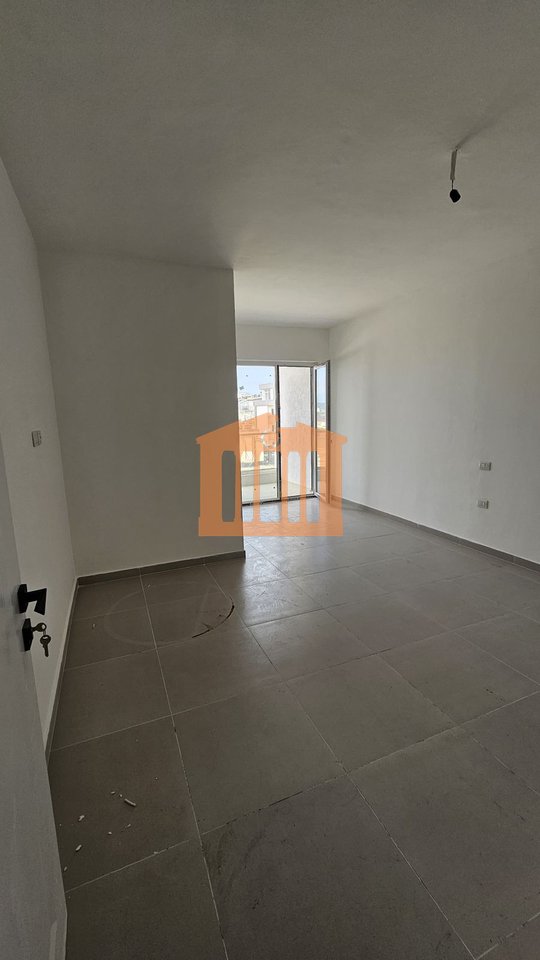 APARTAMENT 2+1  NE GOLEM , PER SHITJE!