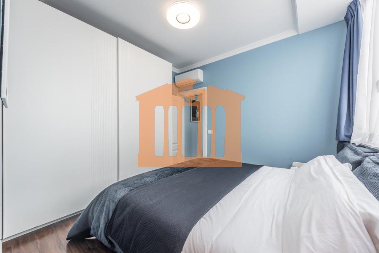 APARTAMENT LUKSOZ NE QENDER DURRES, PER QIRA!
