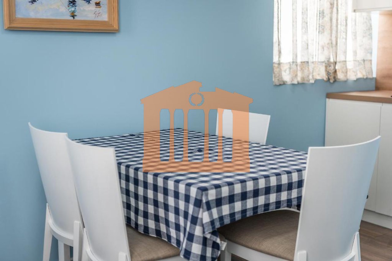 APARTAMENT LUKSOZ NE QENDER DURRES, PER QIRA!