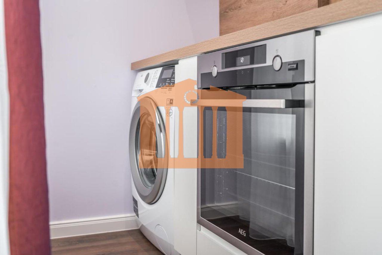 APARTAMENT LUKSOZ NE QENDER DURRES, PER QIRA!