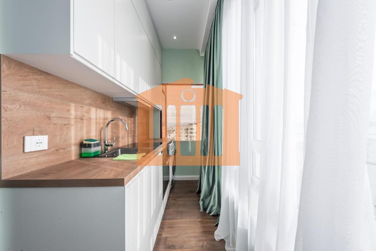 APARTAMENT LUKSOZ NE QENDER TE DURRESIT, PER QIRA!