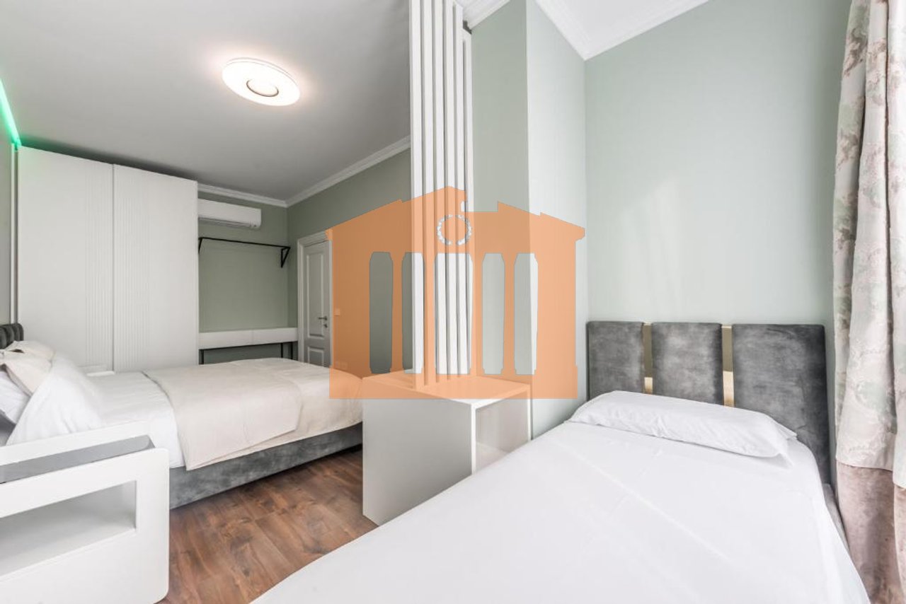 APARTAMENT LUKSOZ NE QENDER TE DURRESIT, PER QIRA!