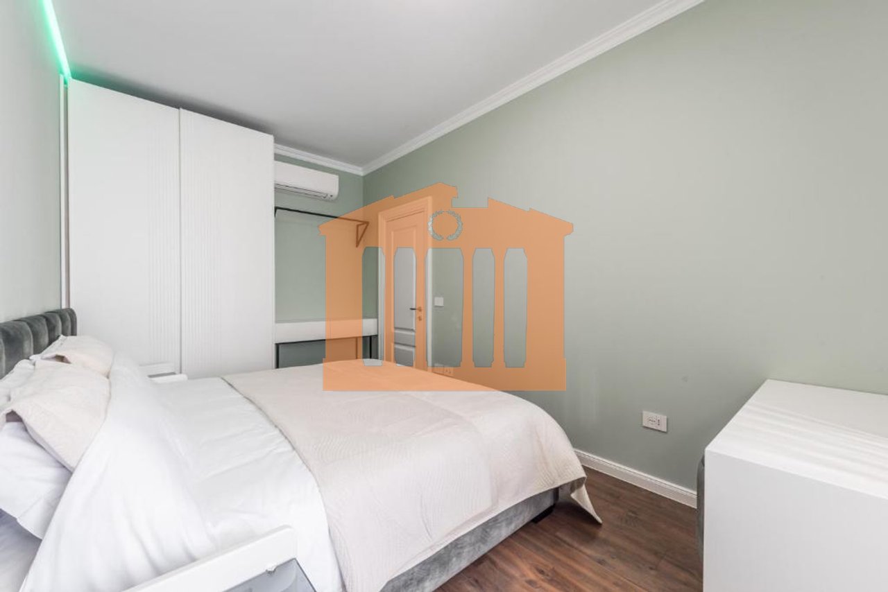 APARTAMENT LUKSOZ NE QENDER TE DURRESIT, PER QIRA!