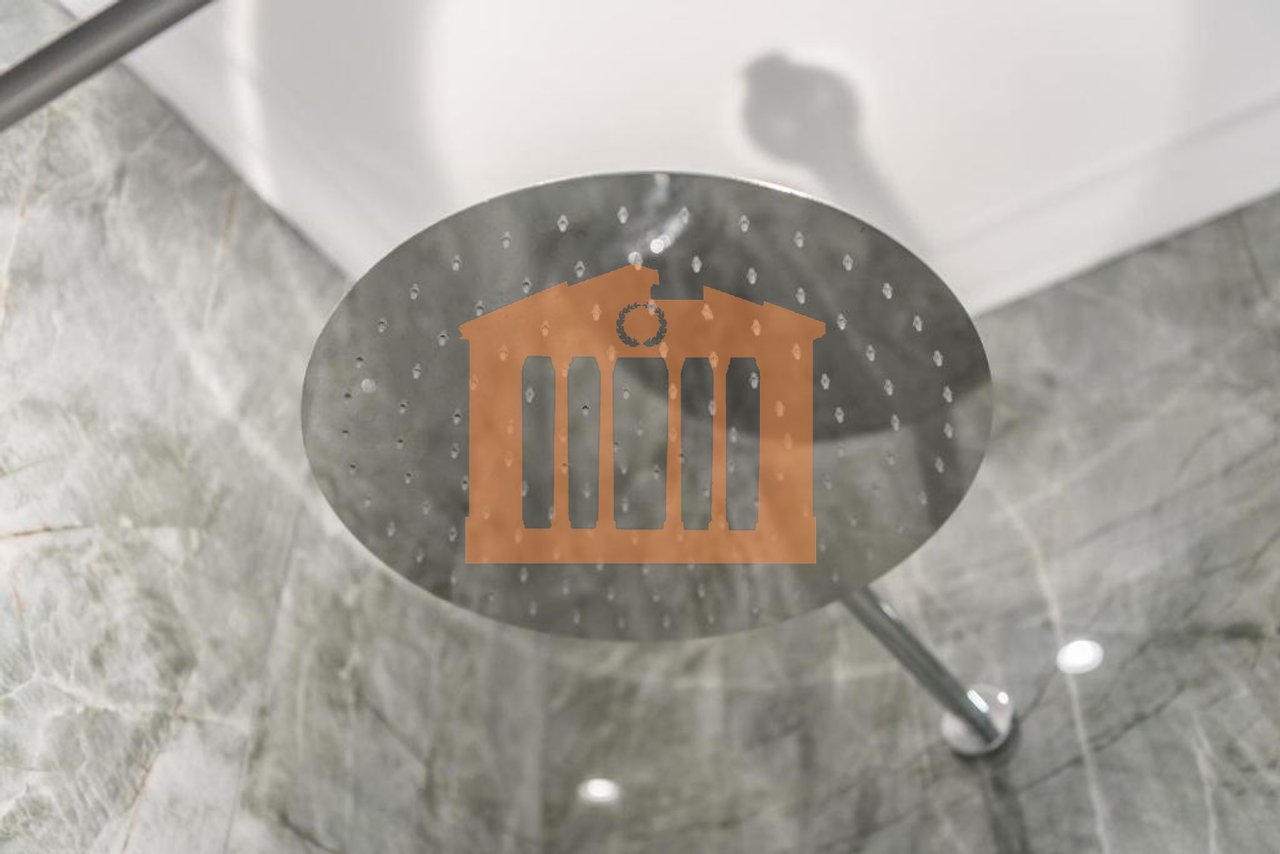 APARTAMENT LUKSOZ NE QENDER TE DURRESIT, PER QIRA!