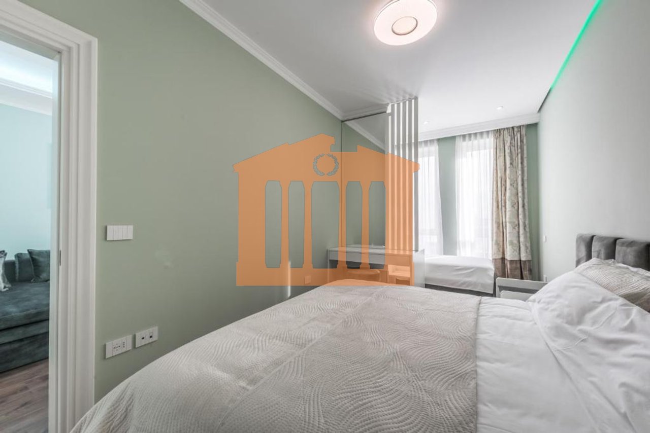 APARTAMENT LUKSOZ NE QENDER TE DURRESIT, PER QIRA!