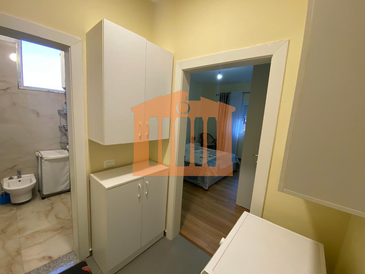 APARTAMENT 1+1+ POST PARKIMI PRANE SPITALIT -DURRES, PER SHITJE!