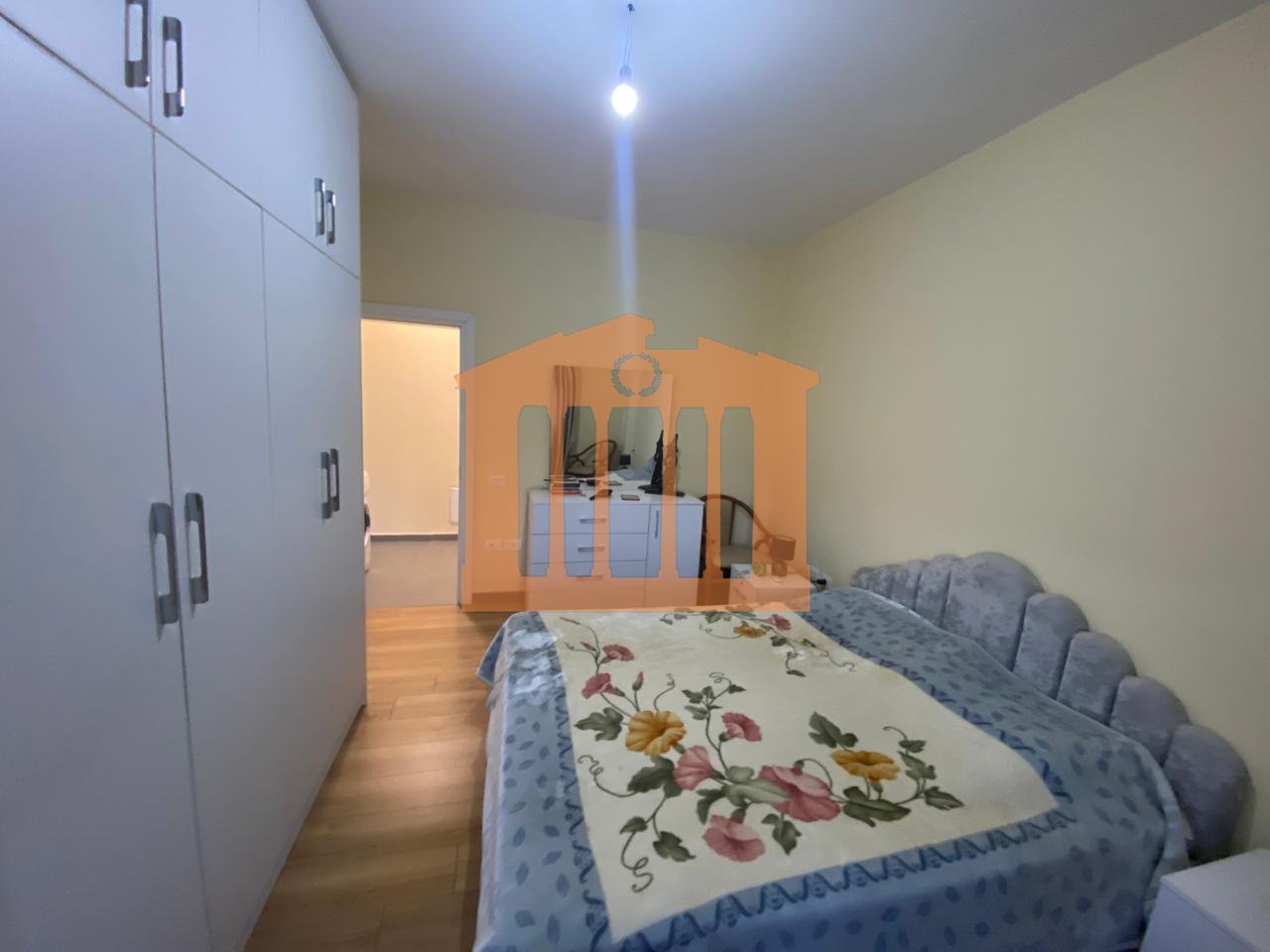 APARTAMENT 1+1+ POST PARKIMI PRANE SPITALIT -DURRES, PER SHITJE!