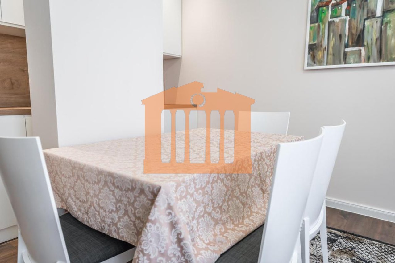 APARTAMENT 1+1 QENDER DURRES, PER QIRA.