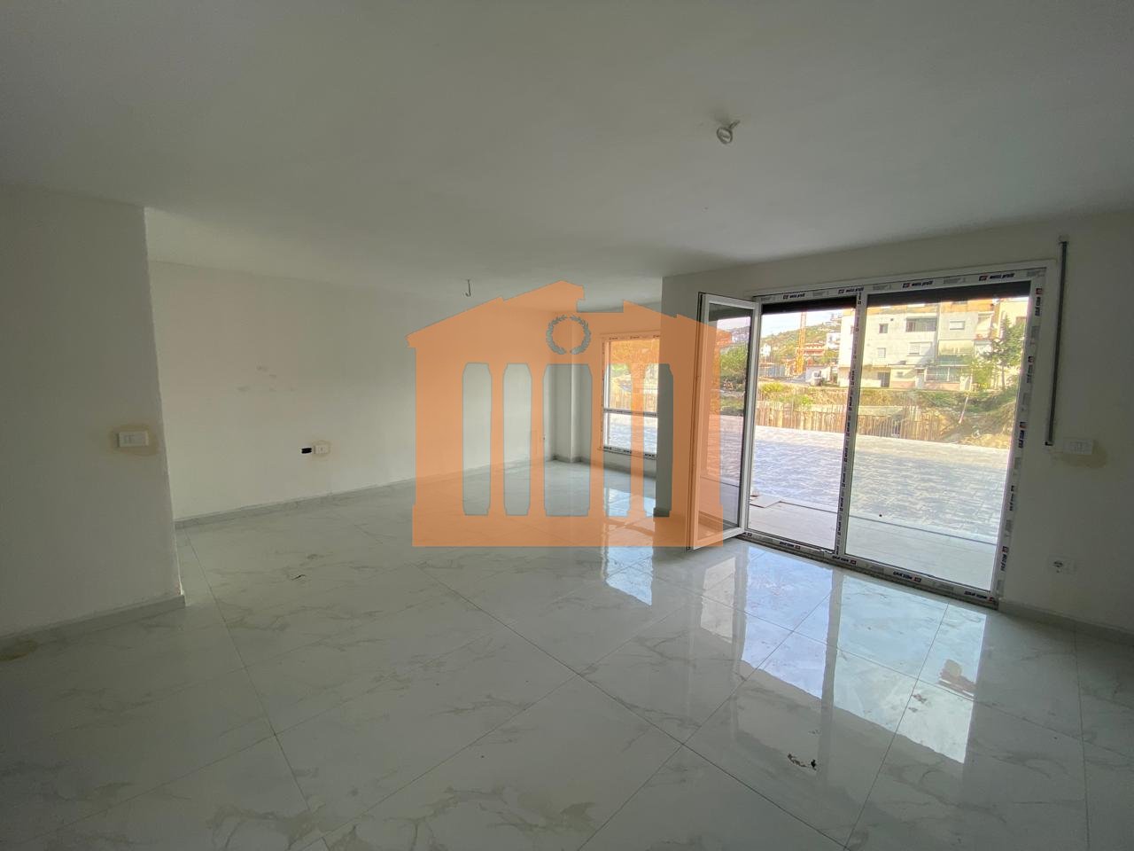 DUPLEX NE GOLEM, PER SHITJE!