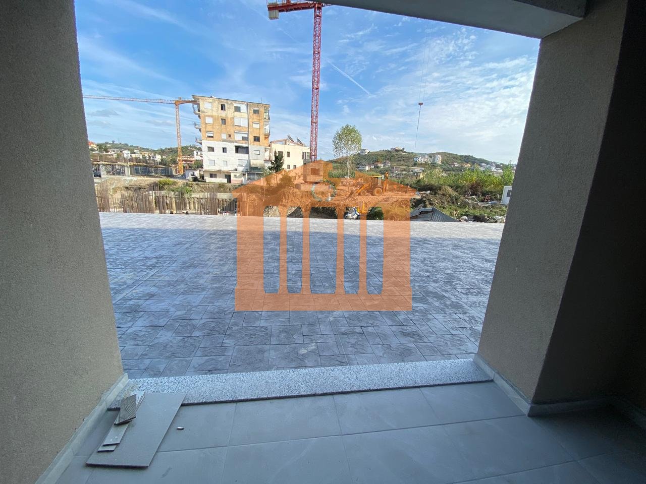 DUPLEX NE GOLEM, PER SHITJE!