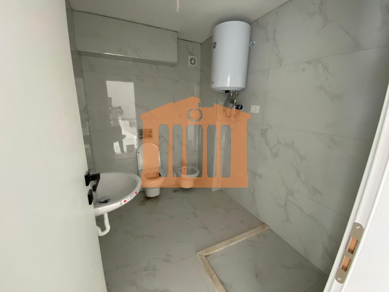 DUPLEX NE GOLEM, PER SHITJE!