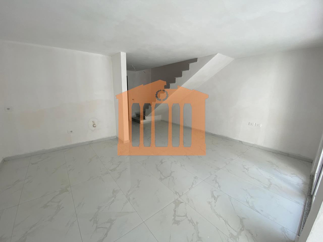 DUPLEX NE GOLEM, PER SHITJE!