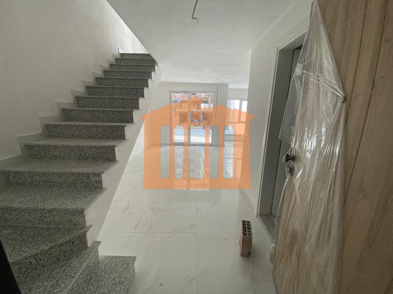 DUPLEX NE GOLEM, PER SHITJE!