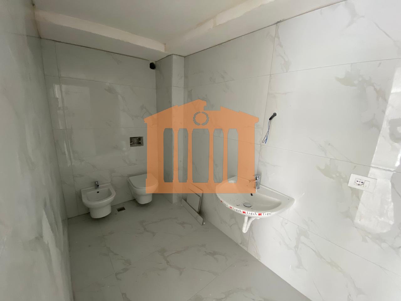 DUPLEX NE GOLEM, PER SHITJE!