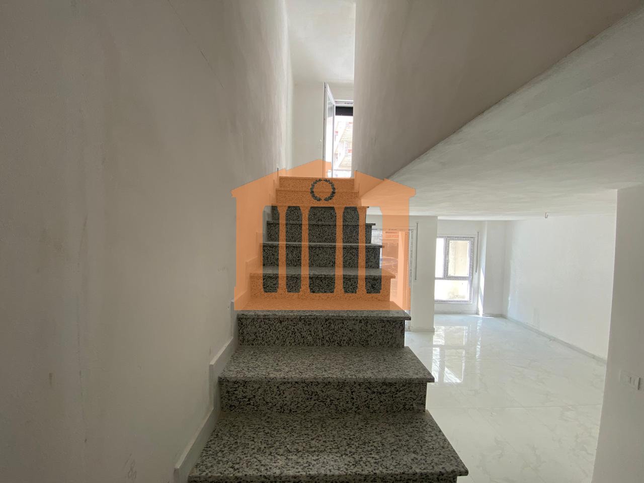 DUPLEX NE GOLEM, PER SHITJE!