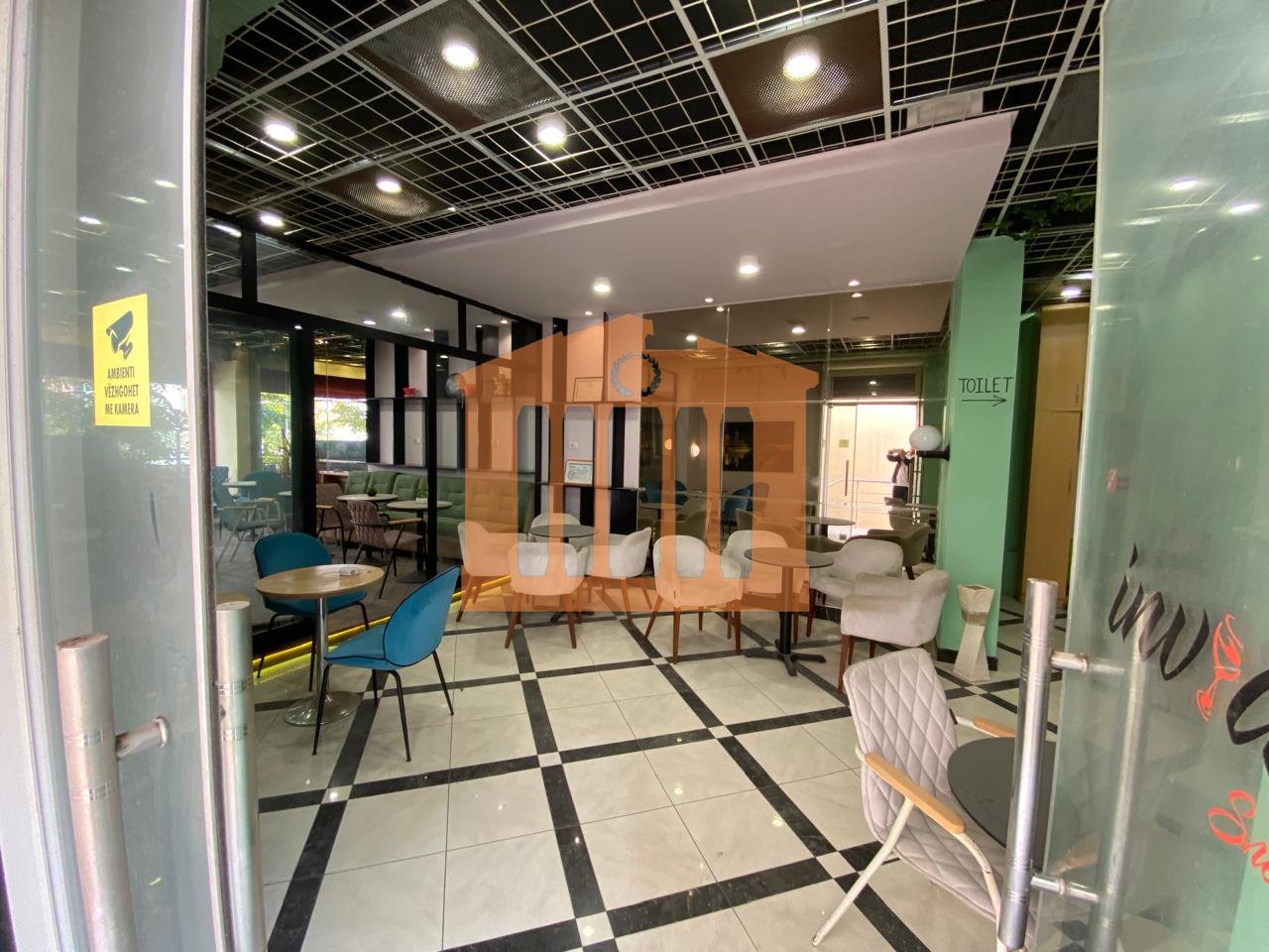 AMBIENTE COMMERCIALE VICINO A KAZAZ, IN VENDITA!