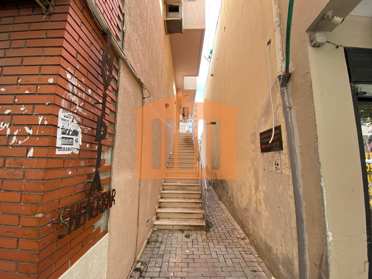 AMBIENTE COMMERCIALE VICINO A KAZAZ, IN VENDITA!