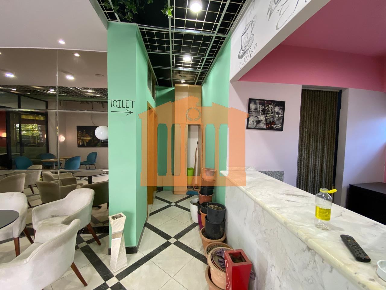 AMBIENTE COMMERCIALE VICINO A KAZAZ, IN VENDITA!