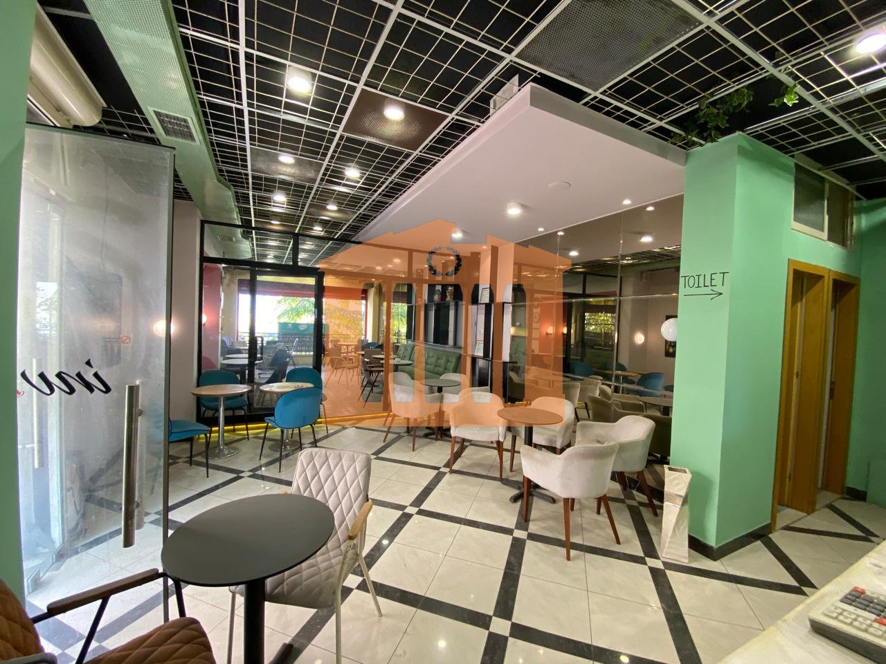 AMBIENTE COMMERCIALE VICINO A KAZAZ, IN VENDITA!