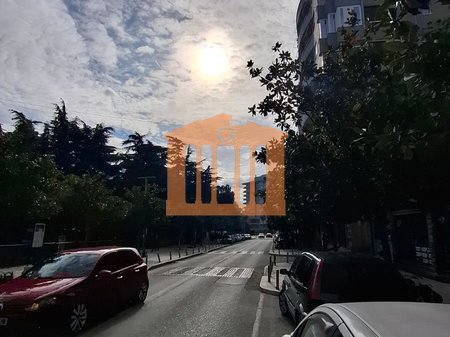 LOCALE COMMERCIALE NEL CENTRO DI DURAZZO, IN VENDITA!