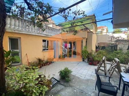 SHTEPI PRIVATE+AMBIENT BIZNESI NE QENDER DURRES, PER SHITJE!