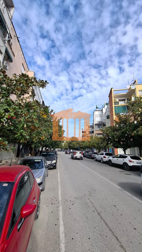 LOCALE COMMERCIALE NEL CENTRO DI DURAZZO, IN VENDITA!