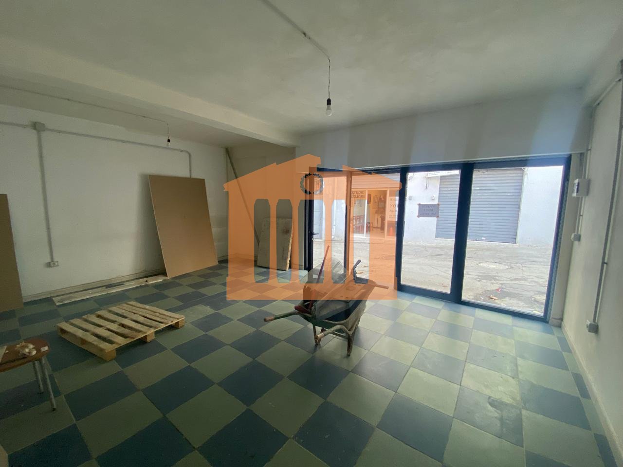 SHTEPI PRIVATE+AMBIENT BIZNESI NE QENDER DURRES, PER SHITJE!