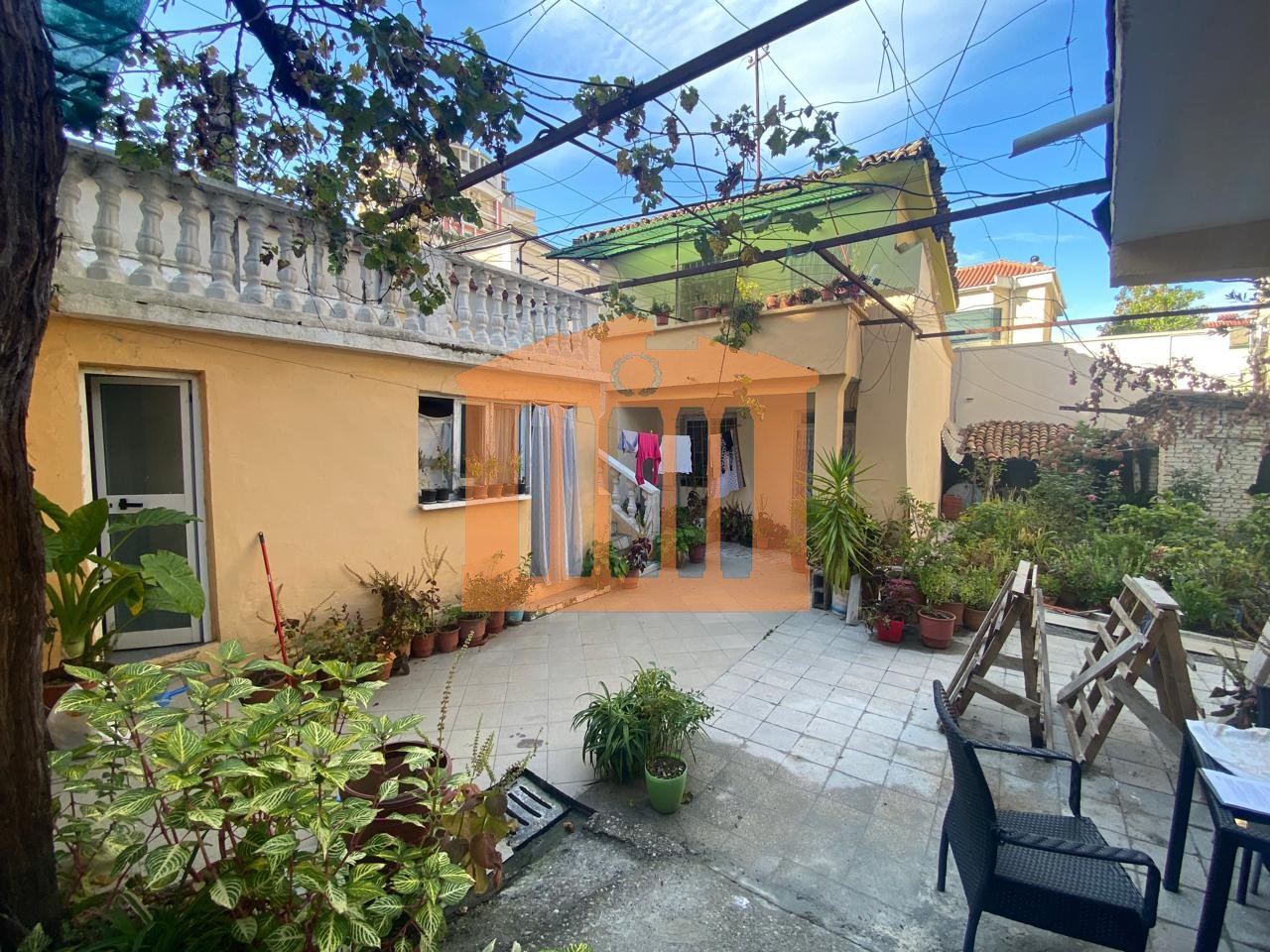 SHTEPI PRIVATE+AMBIENT BIZNESI NE QENDER DURRES, PER SHITJE!