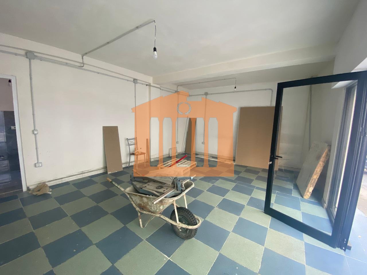 LOCALE COMMERCIALE IN CENTRO - DURAZZO, IN AFFITTO!