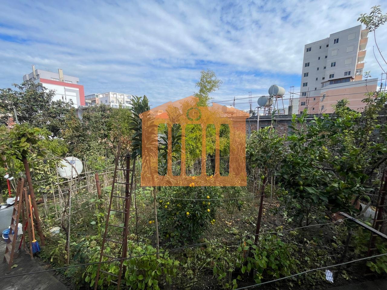 SHTEPI PRIVATE PRANE SHKOLLES EFTALI KOÇI, DURRES PER SHITJE !