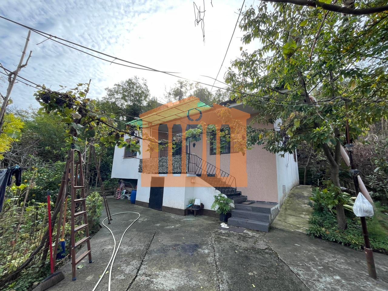 SHTEPI PRIVATE PRANE SHKOLLES EFTALI KOÇI, DURRES PER SHITJE !