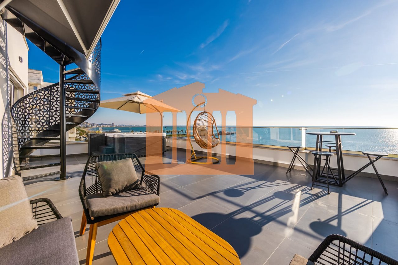 SUPER PAPAFINGO ME PAMJE DETI VIJE E PARE NE PLAZH PER SHITJE !