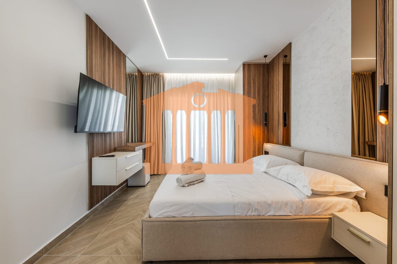 SUPER PAPAFINGO ME PAMJE DETI VIJE E PARE NE PLAZH PER SHITJE !