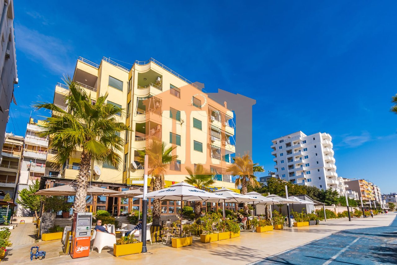 SUPER PAPAFINGO ME PAMJE DETI VIJE E PARE NE PLAZH PER SHITJE !