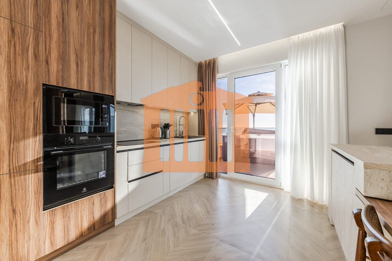 SUPER PAPAFINGO ME PAMJE DETI VIJE E PARE NE PLAZH PER SHITJE !