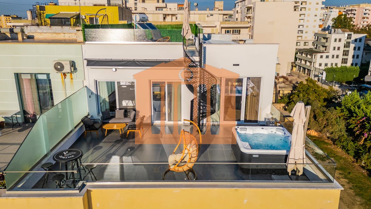 SUPER PAPAFINGO ME PAMJE DETI VIJE E PARE NE PLAZH PER SHITJE !