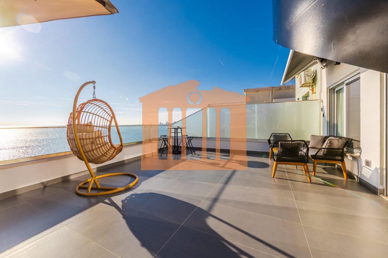 SUPER PAPAFINGO ME PAMJE DETI VIJE E PARE NE PLAZH PER SHITJE !