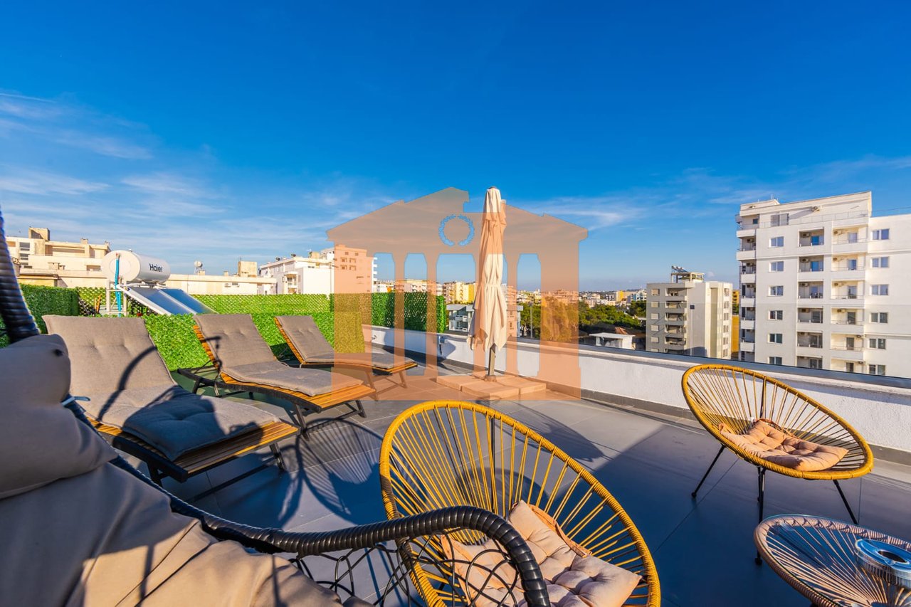 SUPER PAPAFINGO ME PAMJE DETI VIJE E PARE NE PLAZH PER SHITJE !