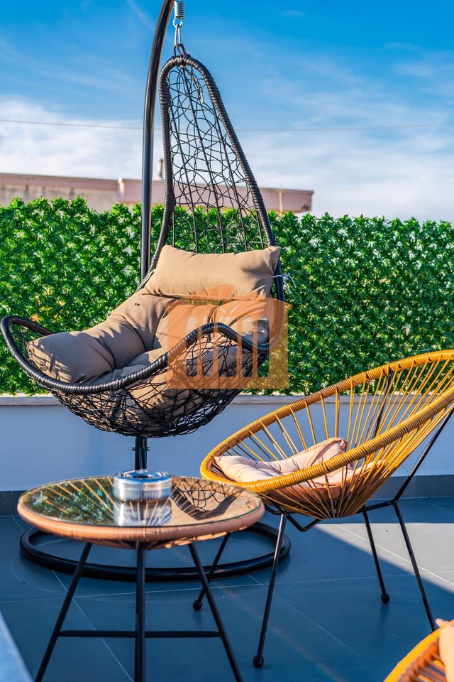 SUPER PAPAFINGO ME PAMJE DETI VIJE E PARE NE PLAZH PER SHITJE !