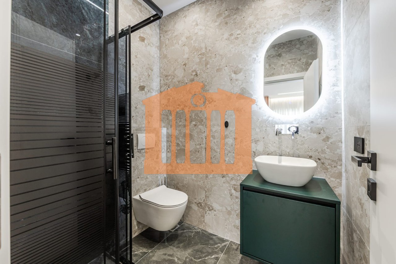 SUPER PAPAFINGO ME PAMJE DETI VIJE E PARE NE PLAZH PER SHITJE !