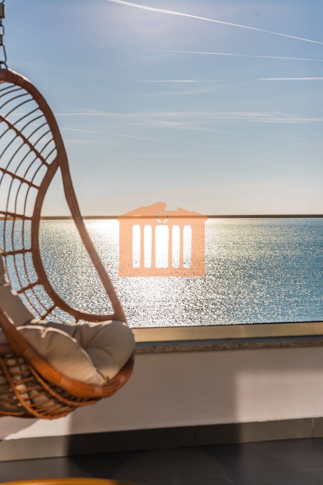 SUPER PAPAFINGO ME PAMJE DETI VIJE E PARE NE PLAZH PER SHITJE !