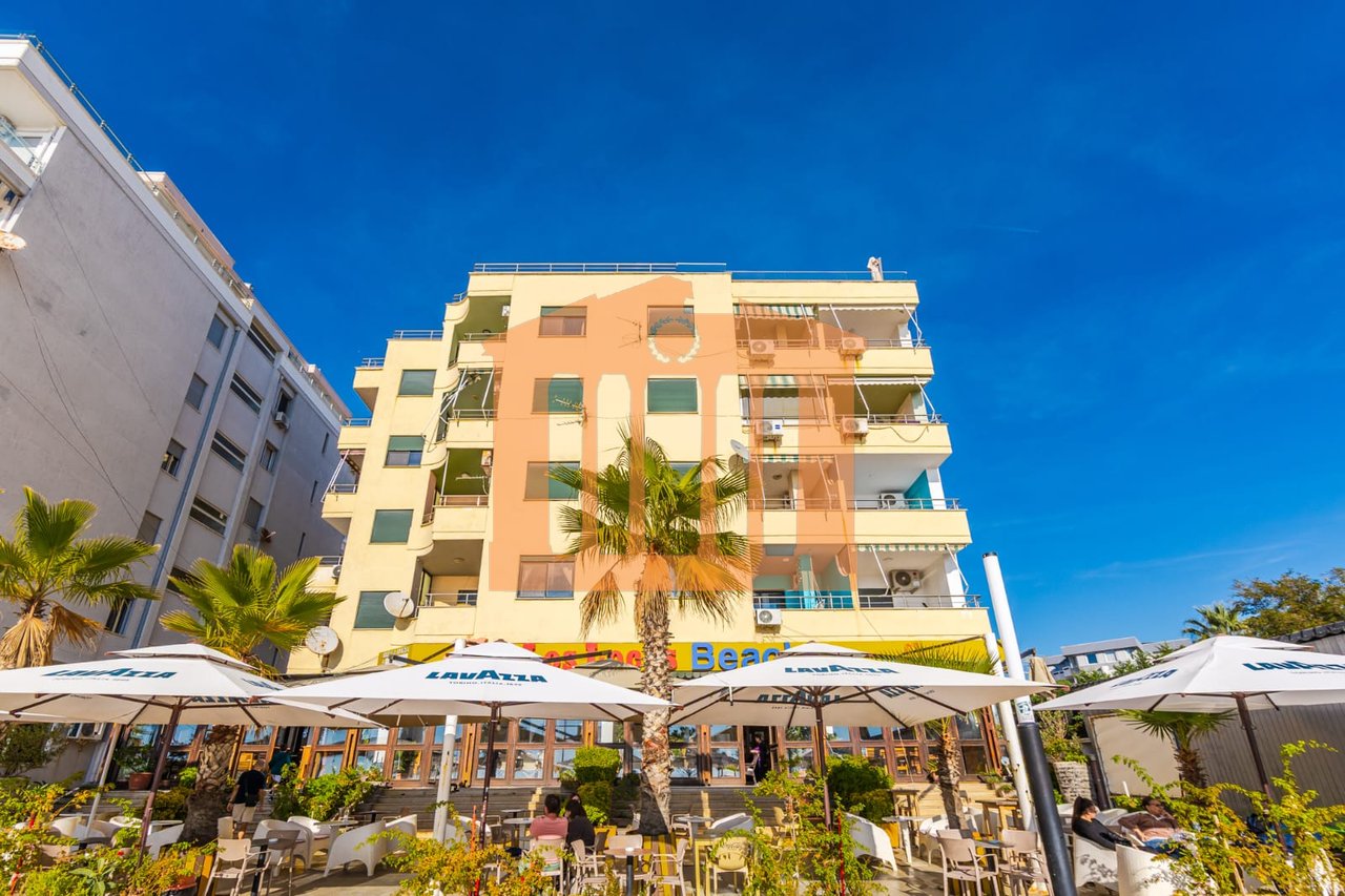 SUPER PAPAFINGO ME PAMJE DETI VIJE E PARE NE PLAZH PER SHITJE !