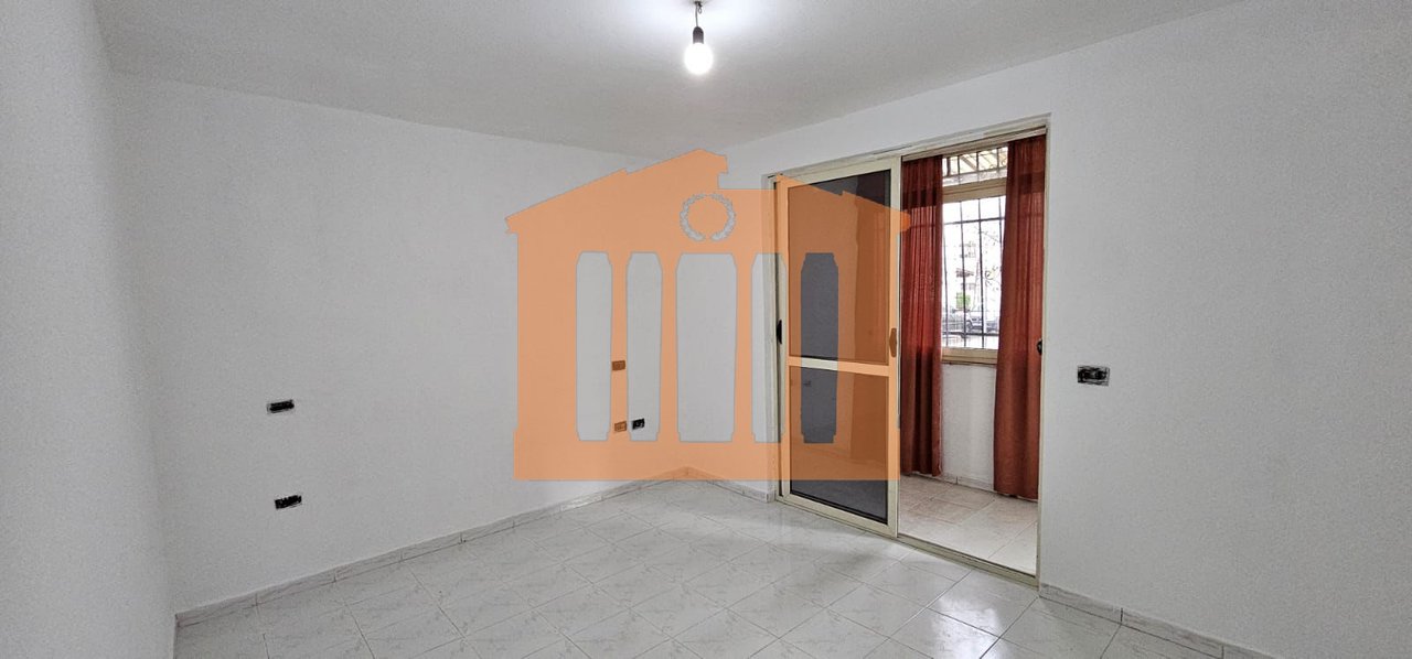 AMBIENT BIZNESI PRANE STADIUMIT DURRES, PER QIRA!