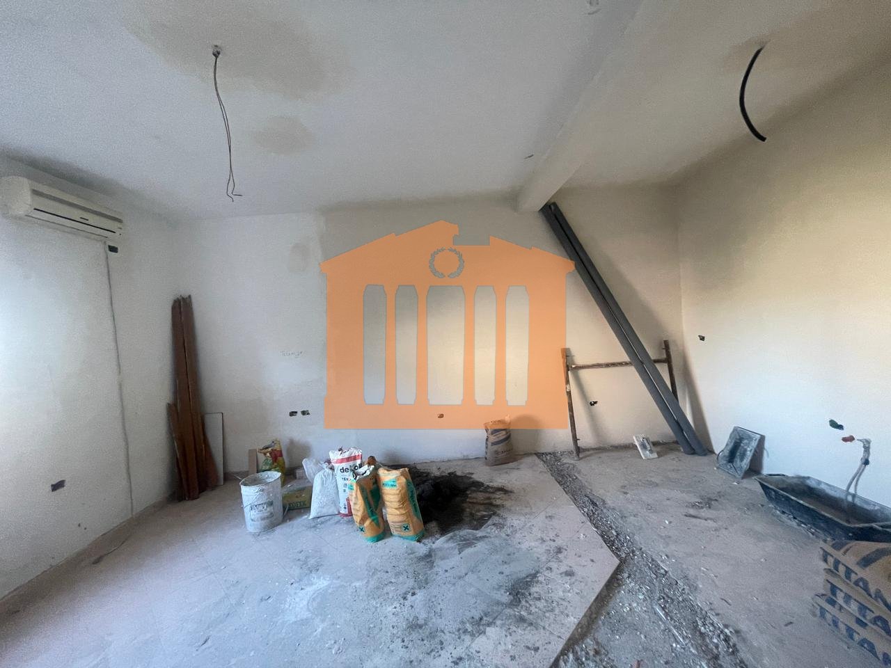 APARTMENT 1+1 IN THE INDUSTRIAL MARKET, DURRES FOR SALE!