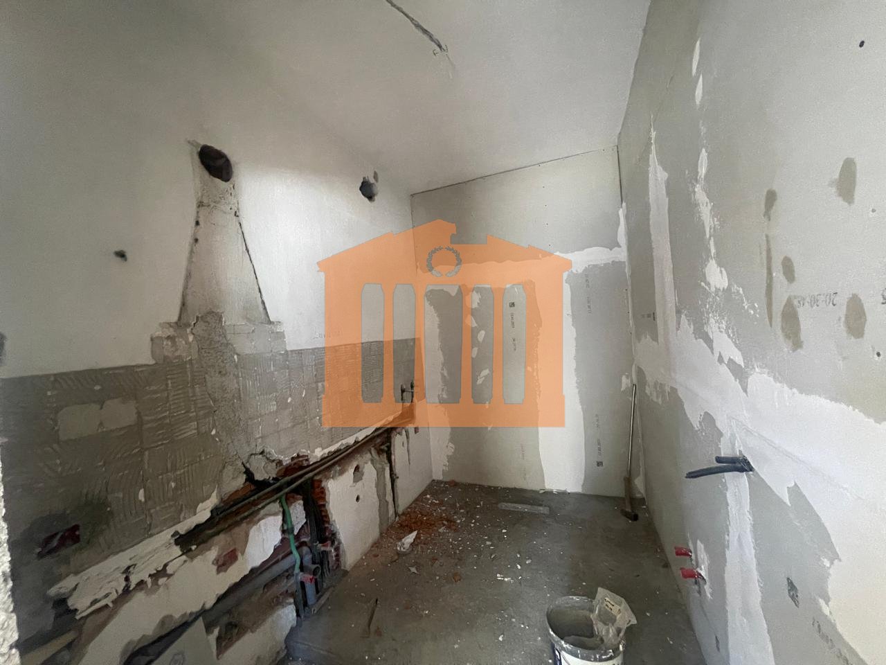 1+1 APARTMENT NEAR THE INDUSTRIAL MARKET, DURRES FOR SALE!